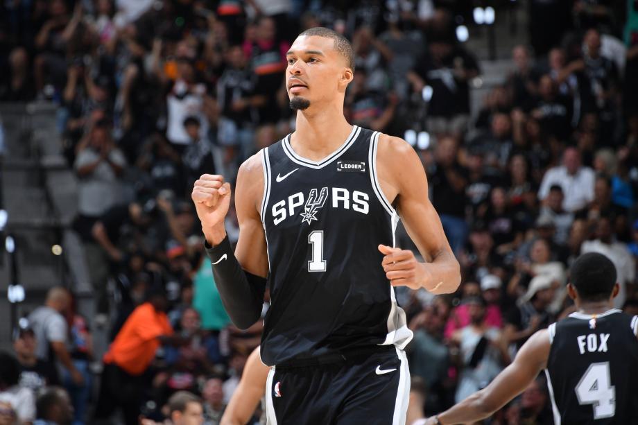 [图]文班亚马28+10马刺大胜雷霆 NBA西决拖入抢七